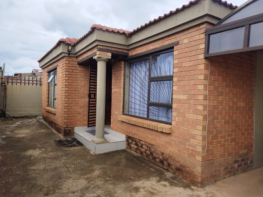 2 Bedroom Property for Sale in Emfihlweni Gauteng
