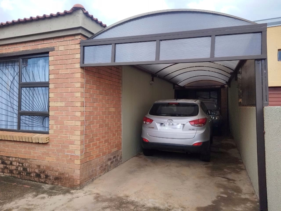 2 Bedroom Property for Sale in Emfihlweni Gauteng