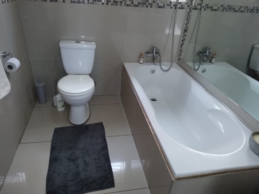 2 Bedroom Property for Sale in Emfihlweni Gauteng