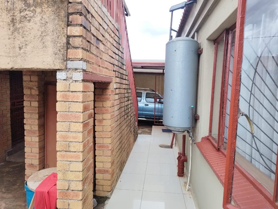 2 Bedroom Property for Sale in Emfihlweni Gauteng