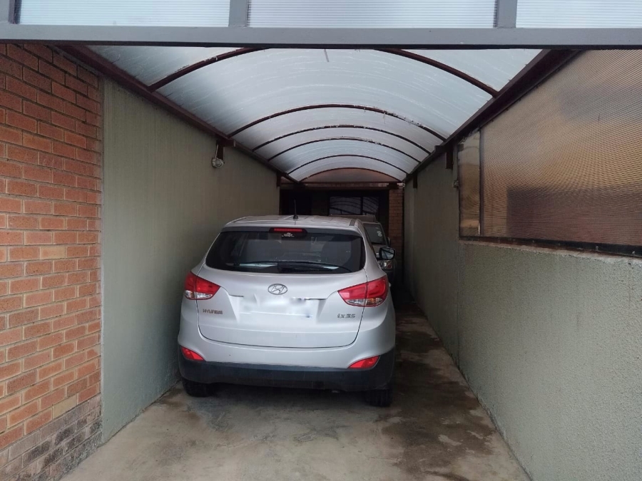 2 Bedroom Property for Sale in Emfihlweni Gauteng