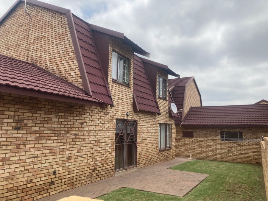 5 Bedroom Property for Sale in Willowbrook Gauteng
