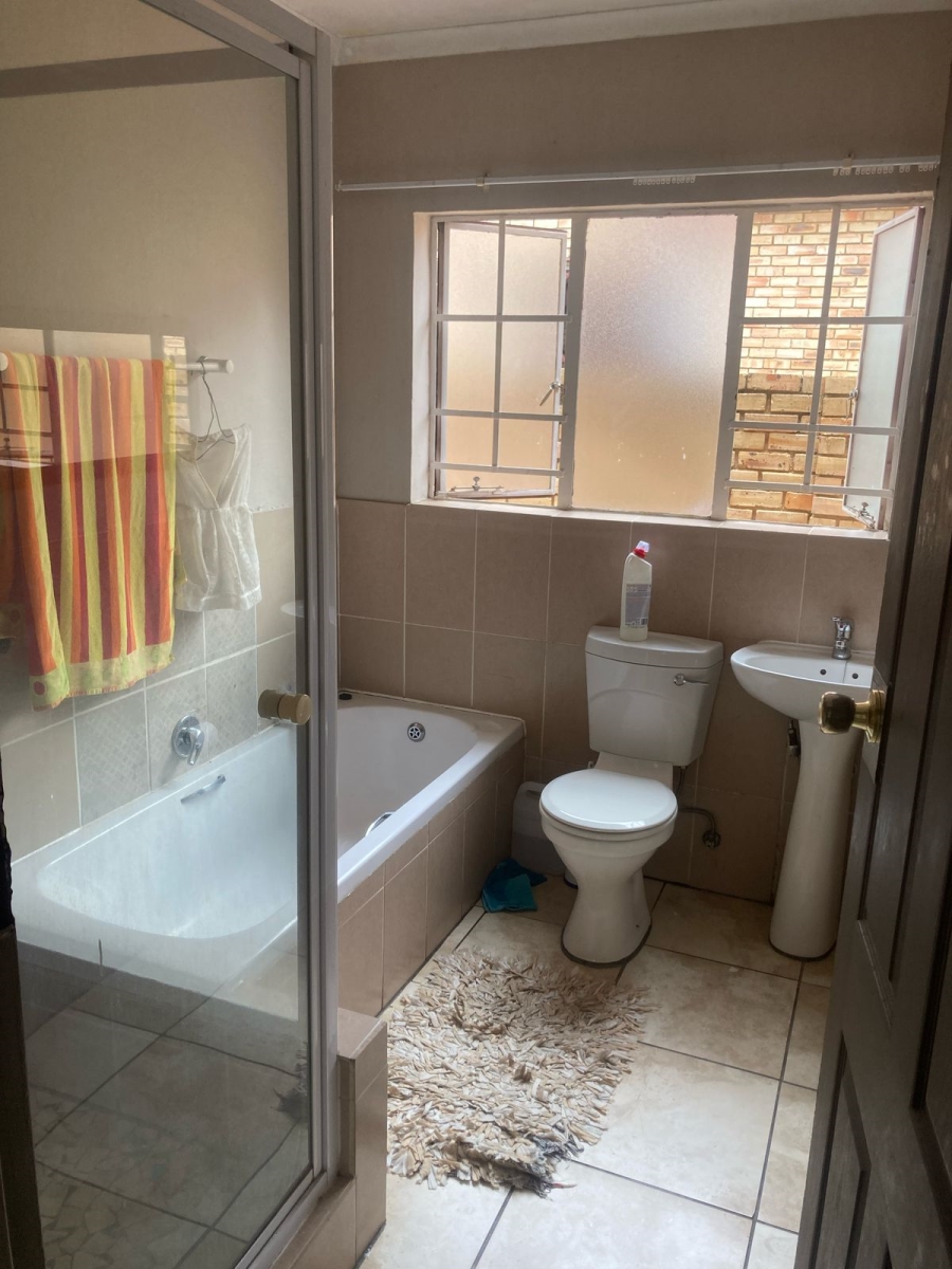 5 Bedroom Property for Sale in Willowbrook Gauteng