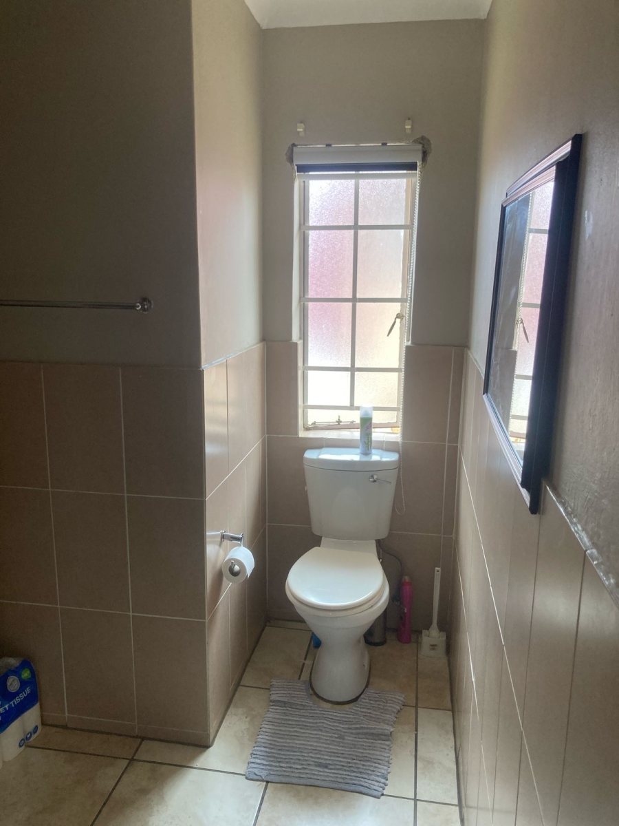 5 Bedroom Property for Sale in Willowbrook Gauteng