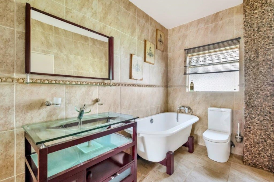 2 Bedroom Property for Sale in Linden Gauteng