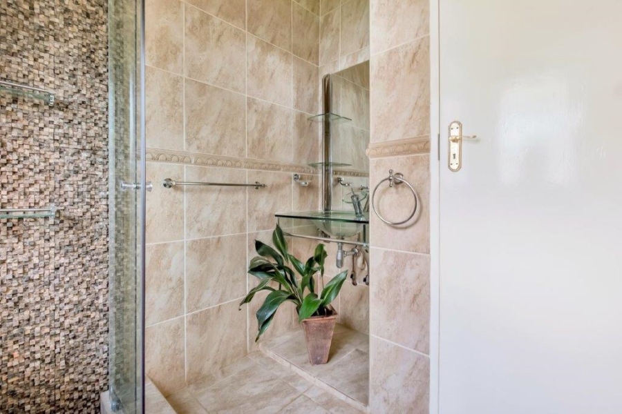 2 Bedroom Property for Sale in Linden Gauteng