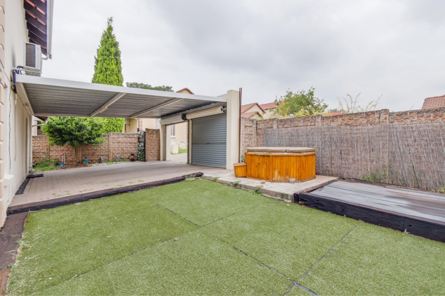 3 Bedroom Property for Sale in Buccleuch Gauteng