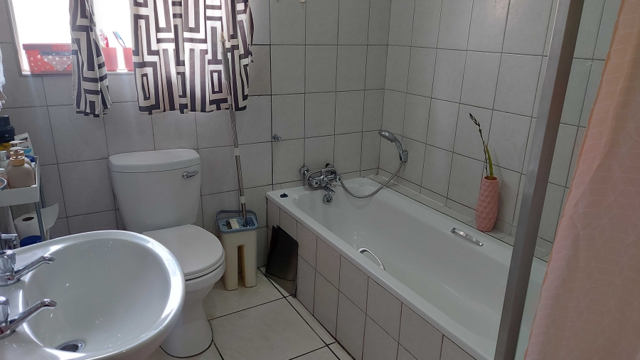 2 Bedroom Property for Sale in Comet Gauteng