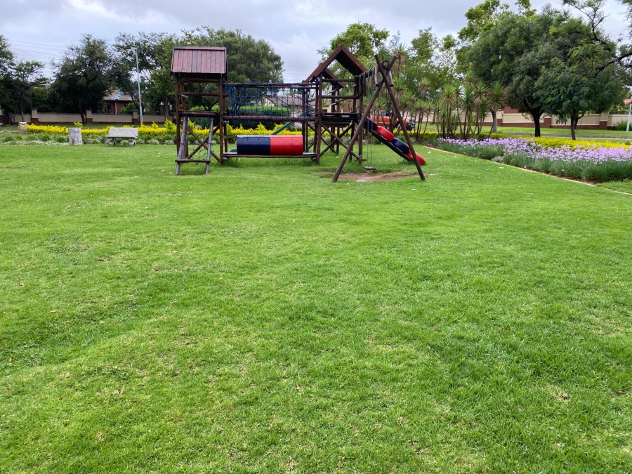 2 Bedroom Property for Sale in Crescent Wood Country Estate Gauteng
