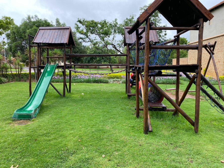 2 Bedroom Property for Sale in Crescent Wood Country Estate Gauteng