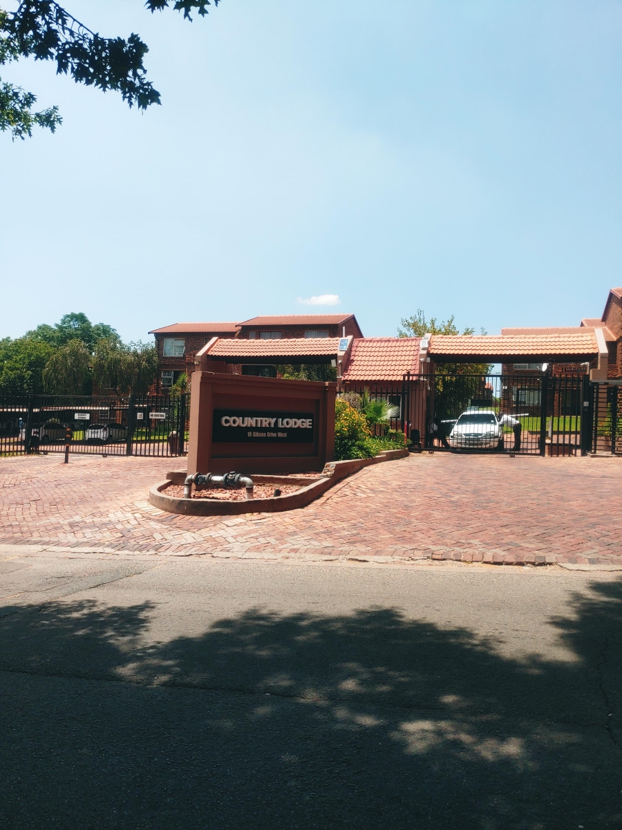 2 Bedroom Property for Sale in Buccleuch Gauteng