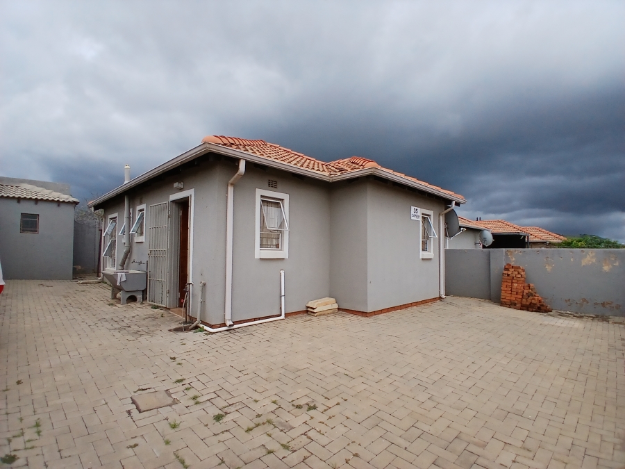 2 Bedroom Property for Sale in Lotus Gardens Gauteng