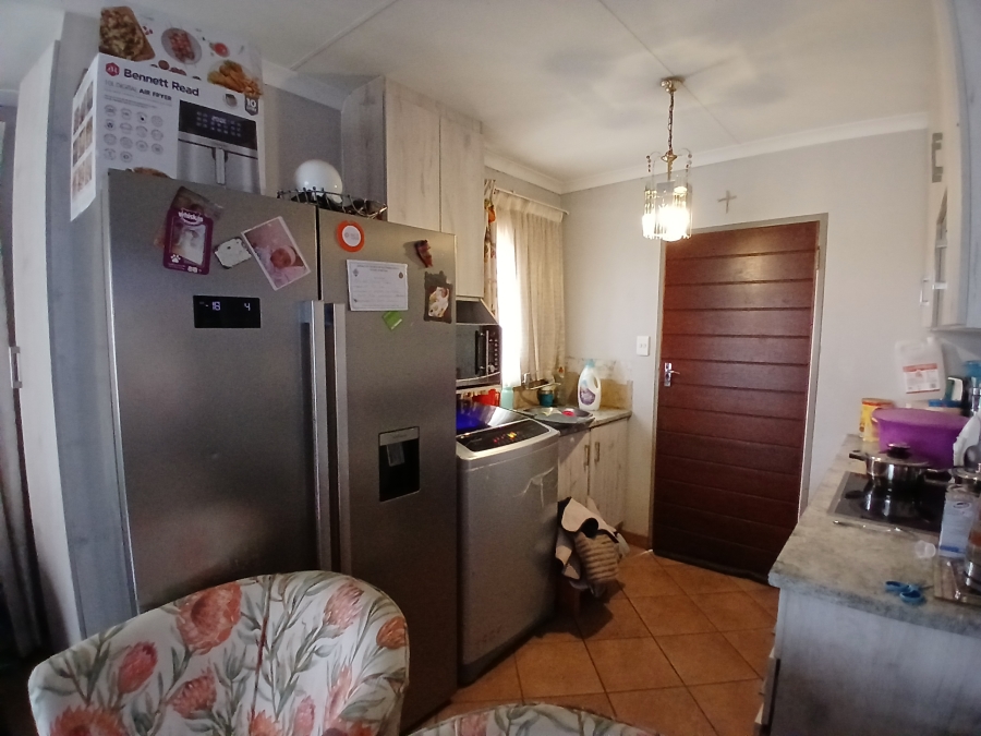 2 Bedroom Property for Sale in Lotus Gardens Gauteng