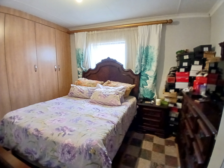 2 Bedroom Property for Sale in Lotus Gardens Gauteng