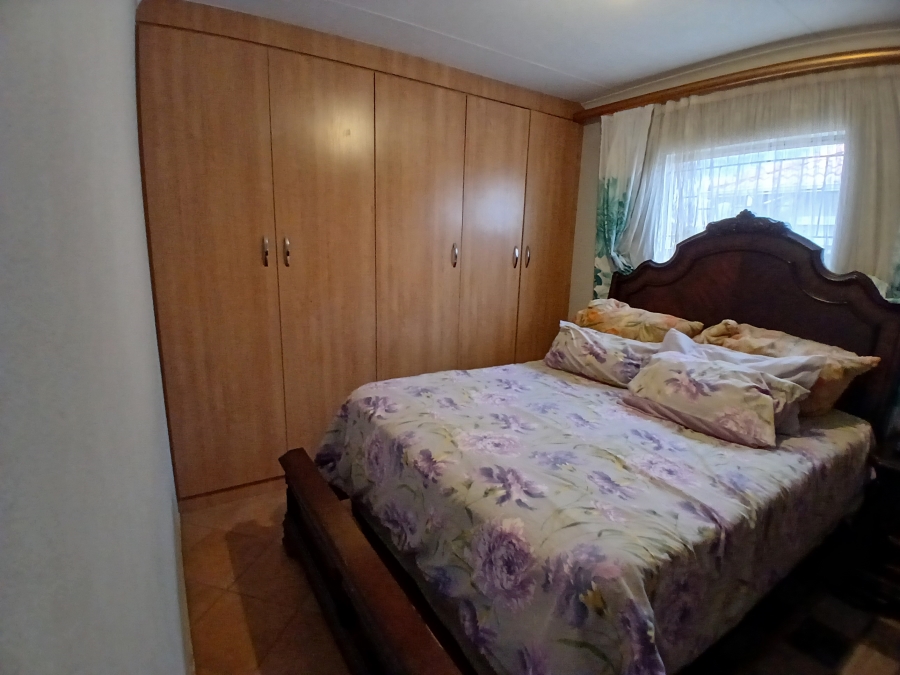 2 Bedroom Property for Sale in Lotus Gardens Gauteng