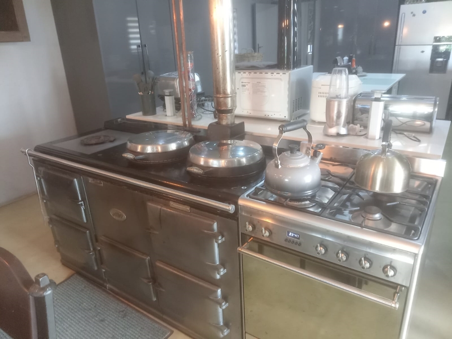 4 Bedroom Property for Sale in Petersfield Gauteng