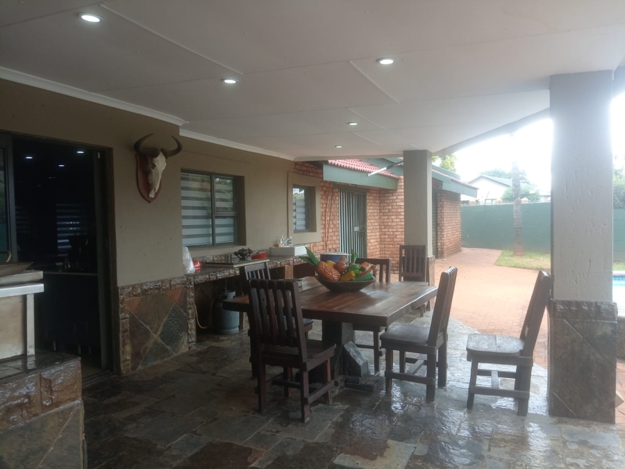 4 Bedroom Property for Sale in Petersfield Gauteng