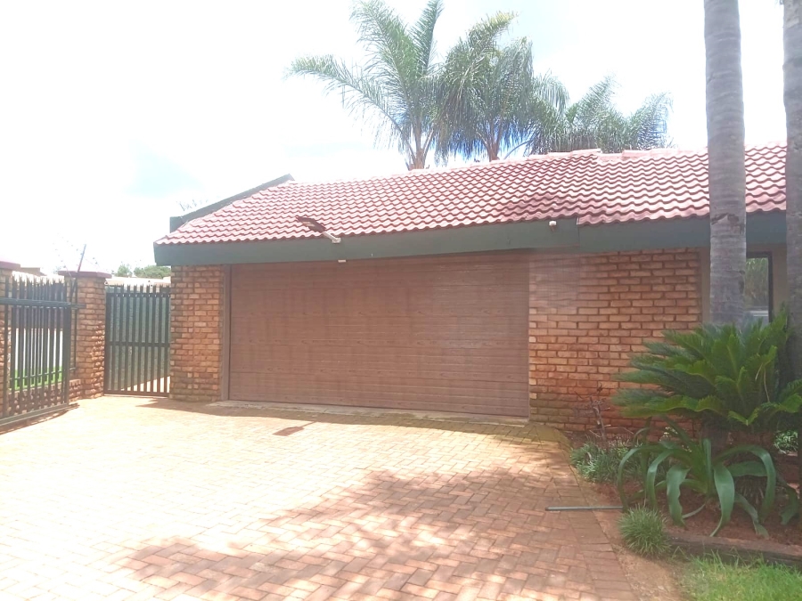 4 Bedroom Property for Sale in Petersfield Gauteng