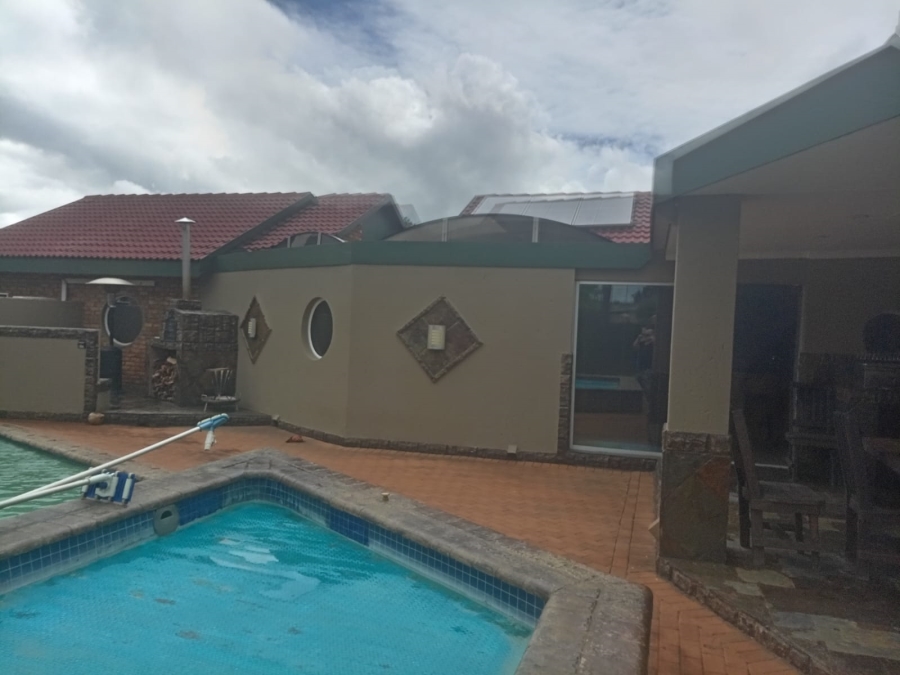 4 Bedroom Property for Sale in Petersfield Gauteng