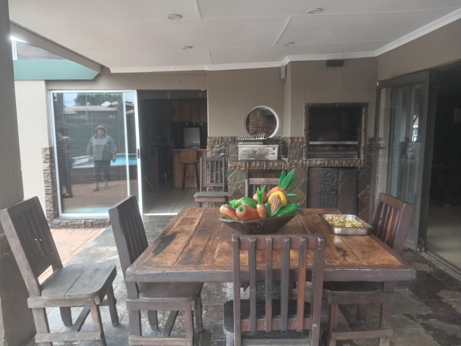 4 Bedroom Property for Sale in Petersfield Gauteng