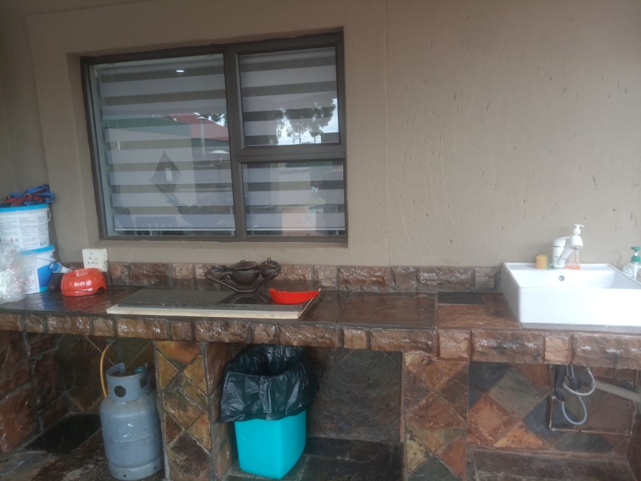 4 Bedroom Property for Sale in Petersfield Gauteng