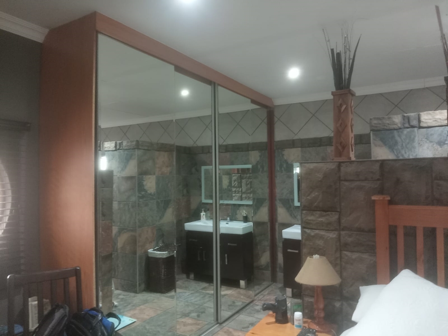 4 Bedroom Property for Sale in Petersfield Gauteng