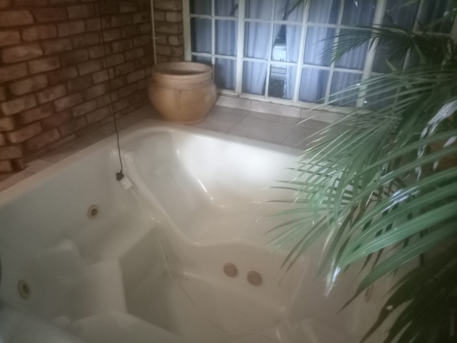 4 Bedroom Property for Sale in Petersfield Gauteng