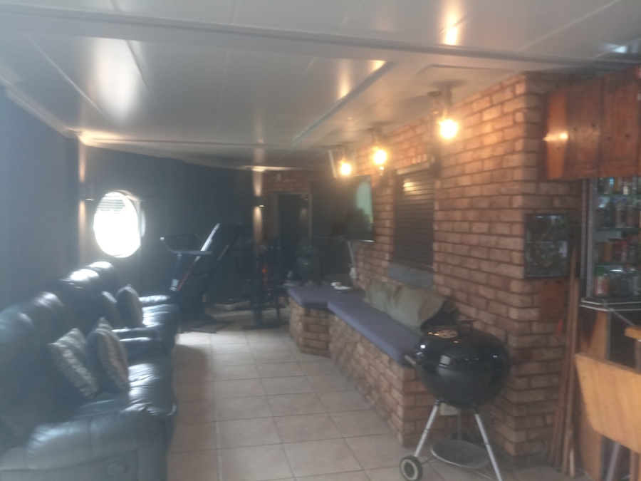 4 Bedroom Property for Sale in Petersfield Gauteng