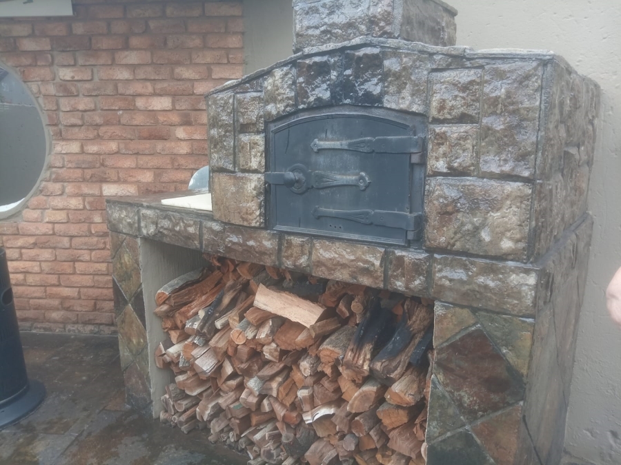 4 Bedroom Property for Sale in Petersfield Gauteng