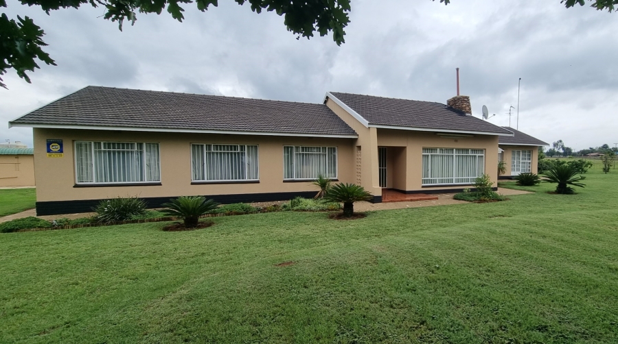 6 Bedroom Property for Sale in Valley Settlements A H Gauteng