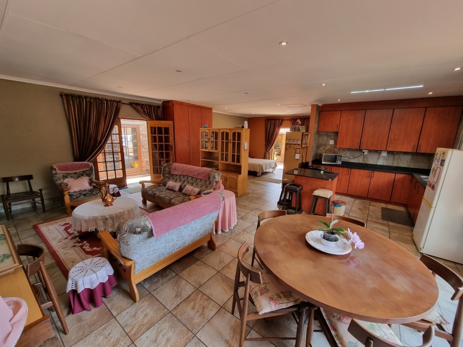 6 Bedroom Property for Sale in Sunward Park Gauteng