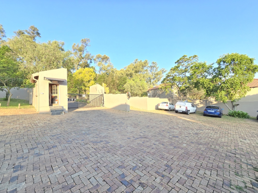 2 Bedroom Property for Sale in Wilgeheuwel Gauteng