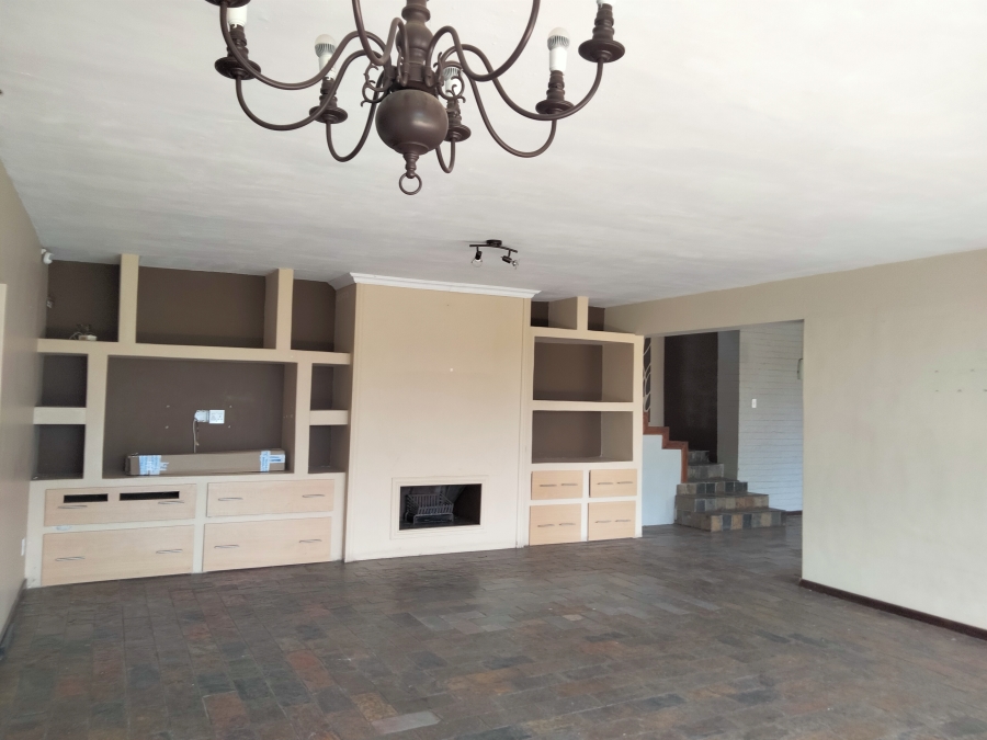 6 Bedroom Property for Sale in Kenmare Gauteng