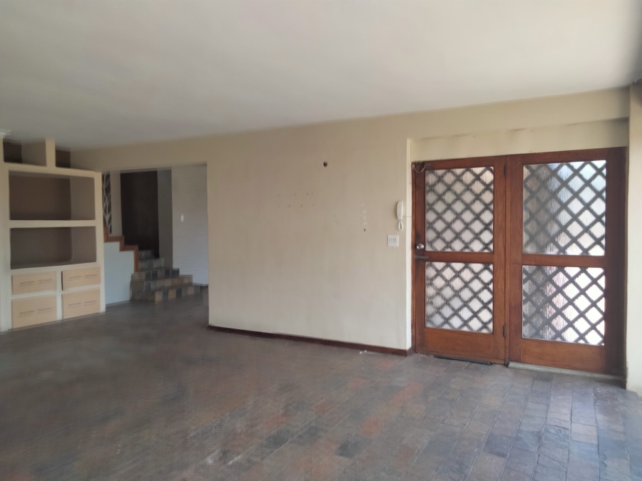 6 Bedroom Property for Sale in Kenmare Gauteng