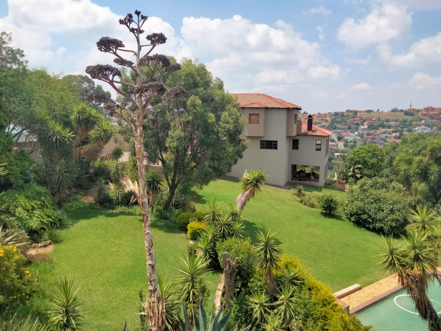 6 Bedroom Property for Sale in Kenmare Gauteng