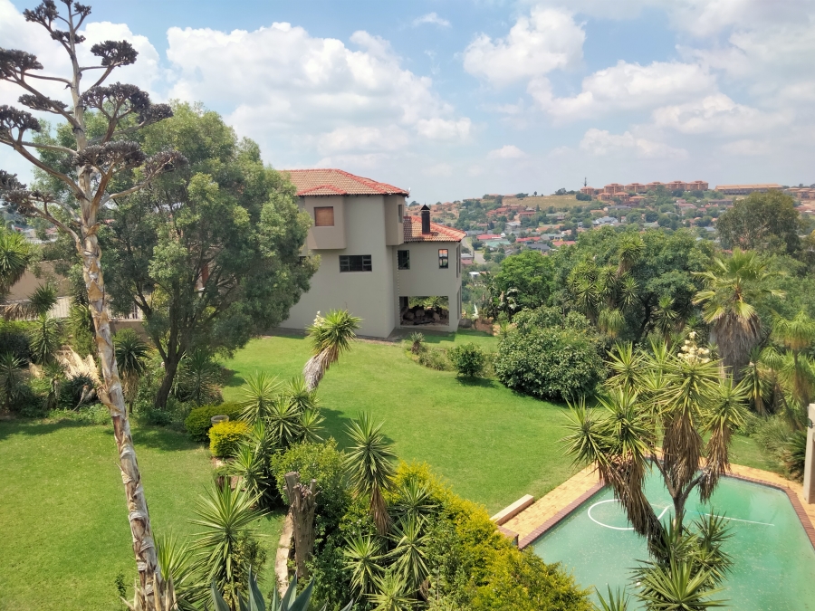 6 Bedroom Property for Sale in Kenmare Gauteng