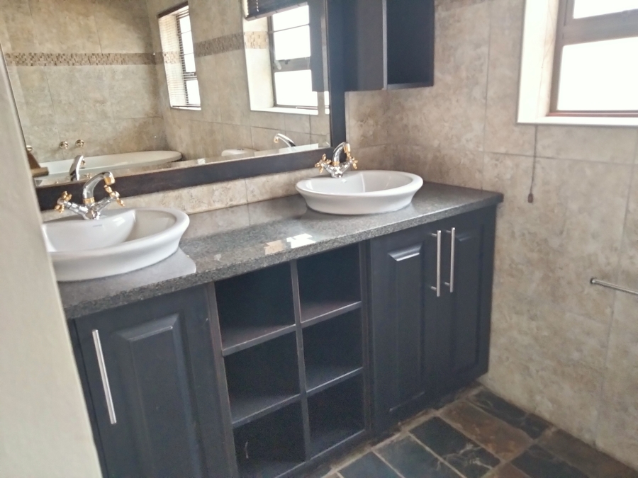 6 Bedroom Property for Sale in Kenmare Gauteng