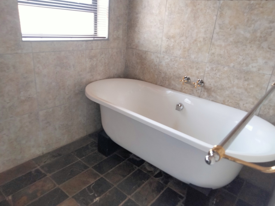 6 Bedroom Property for Sale in Kenmare Gauteng