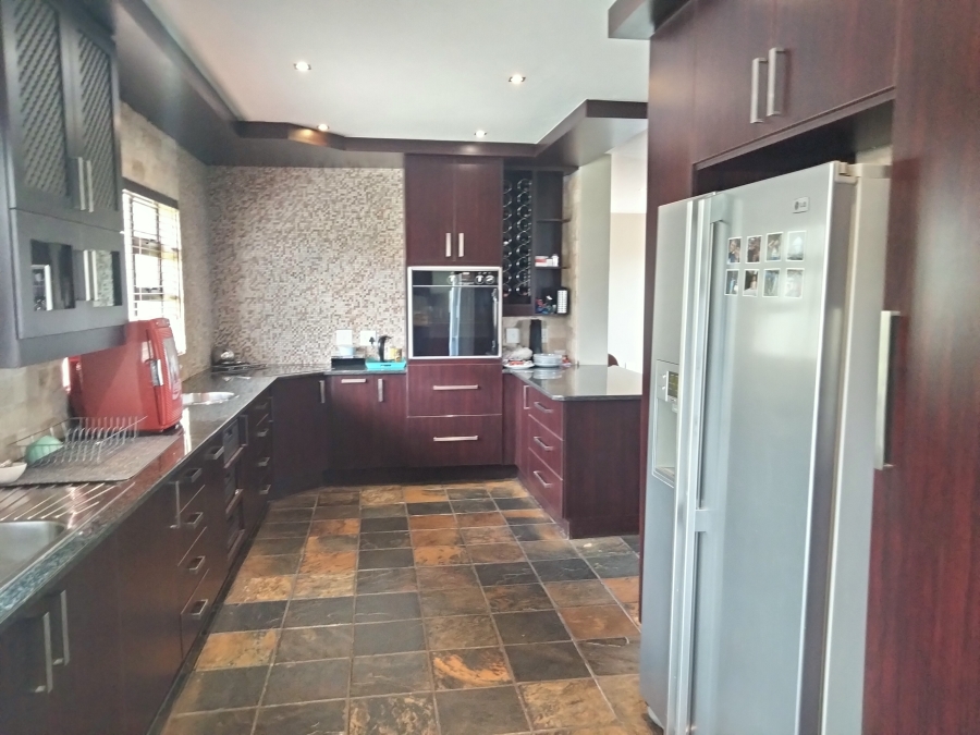 6 Bedroom Property for Sale in Kenmare Gauteng
