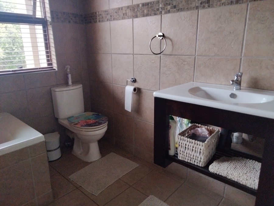 6 Bedroom Property for Sale in Kenmare Gauteng