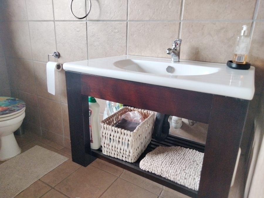 6 Bedroom Property for Sale in Kenmare Gauteng