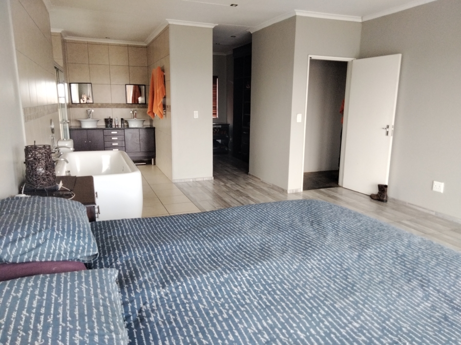 6 Bedroom Property for Sale in Kenmare Gauteng