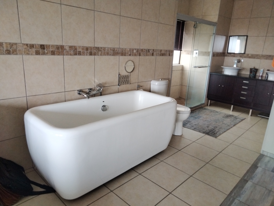 6 Bedroom Property for Sale in Kenmare Gauteng