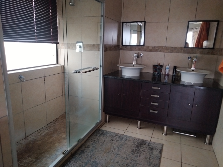 6 Bedroom Property for Sale in Kenmare Gauteng