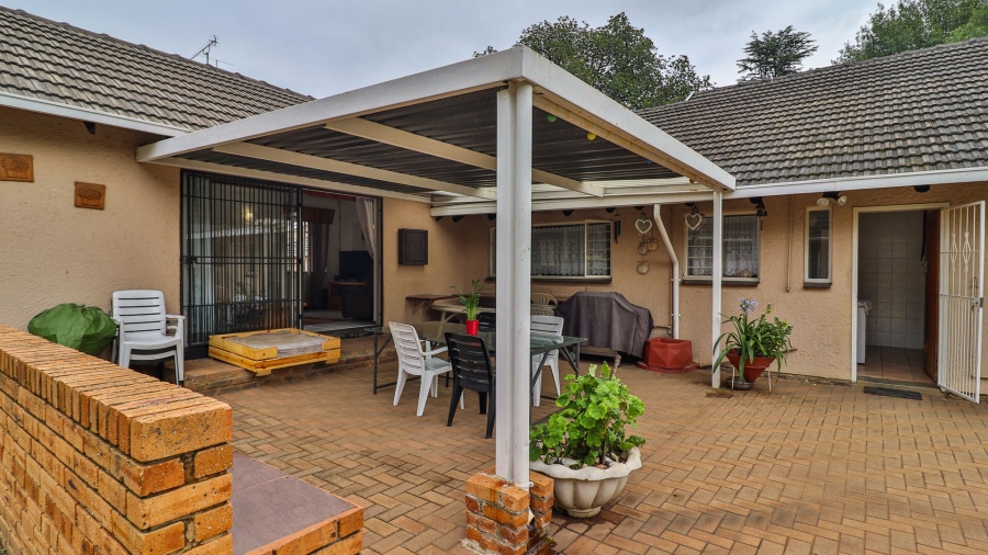 3 Bedroom Property for Sale in Parkhill Gardens Gauteng