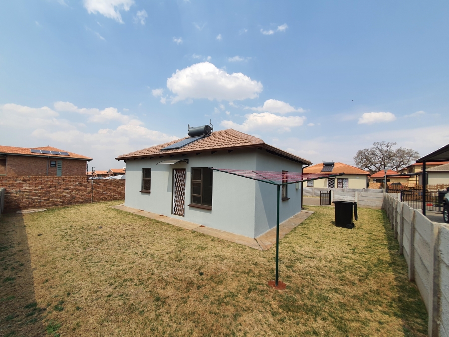 To Let 2 Bedroom Property for Rent in Albemarle Gauteng