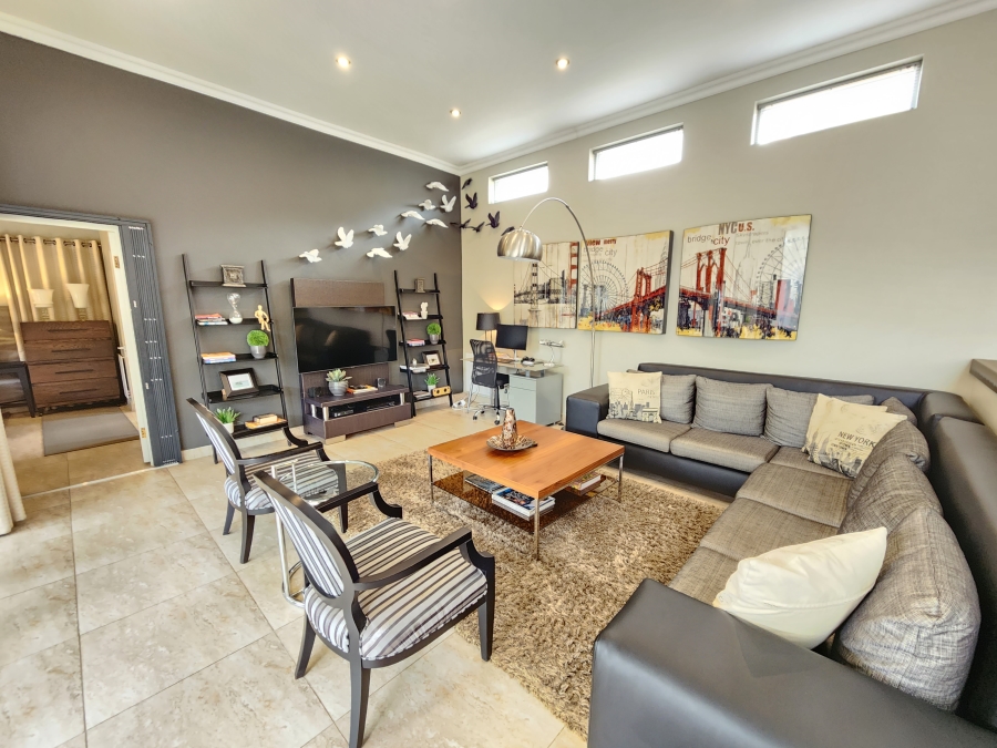 To Let 2 Bedroom Property for Rent in Waterkloof Ridge Gauteng