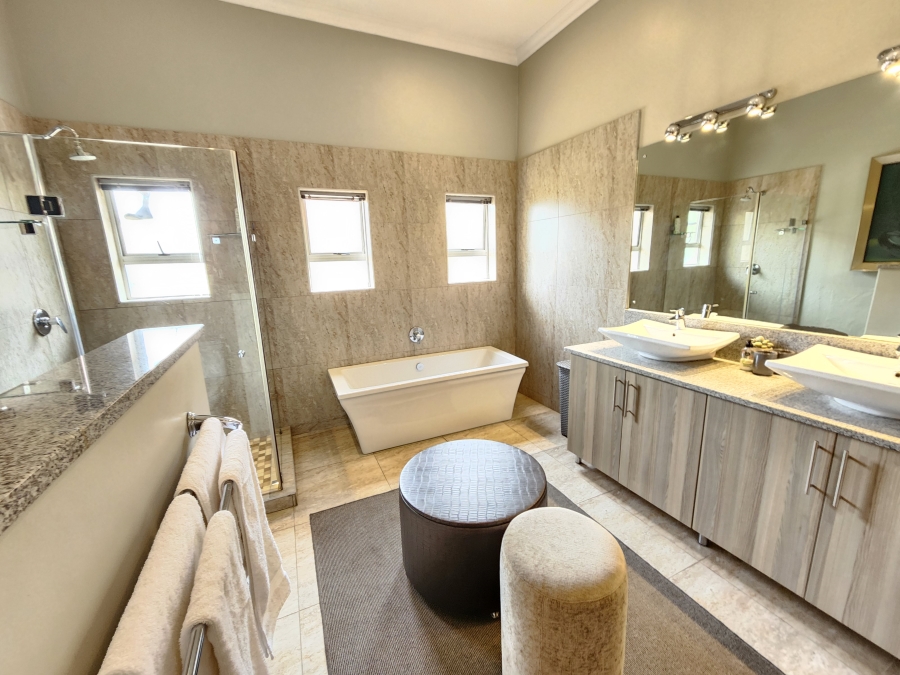 To Let 2 Bedroom Property for Rent in Waterkloof Ridge Gauteng