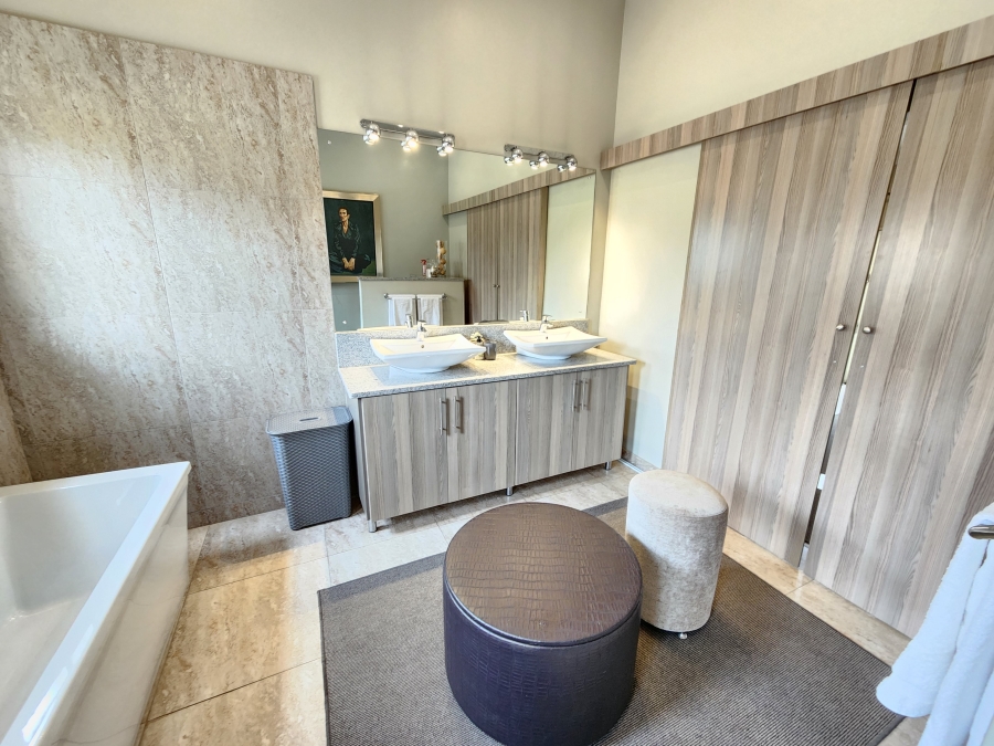 To Let 2 Bedroom Property for Rent in Waterkloof Ridge Gauteng