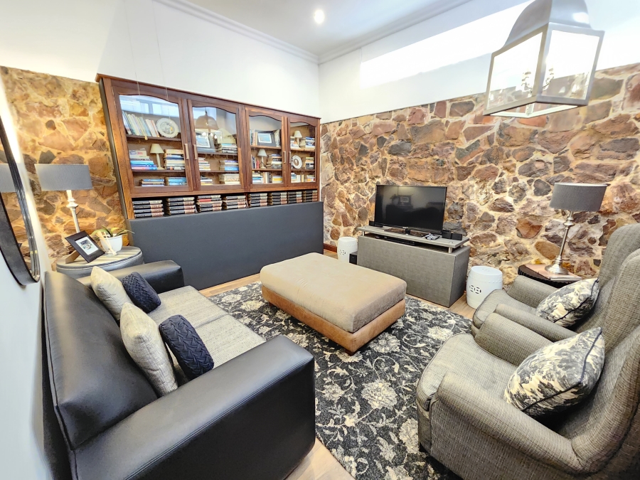 To Let 2 Bedroom Property for Rent in Waterkloof Ridge Gauteng